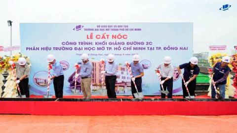 Trường Đại học Mở TP.HCM tổ chức Lễ cất nóc Khối Giảng đường 2C tại Phân hiệu TP. Đồng Nai